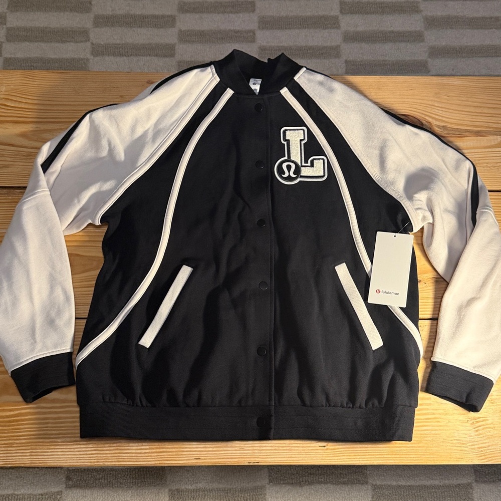 NWT $168 lululemon Scuba Oversized Collegiate Jacket
Graphic M/L - Picture 5 of 10